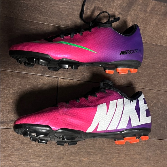 Nike Mercurial Soccer Cleats 4Y - Picture 3 of 9